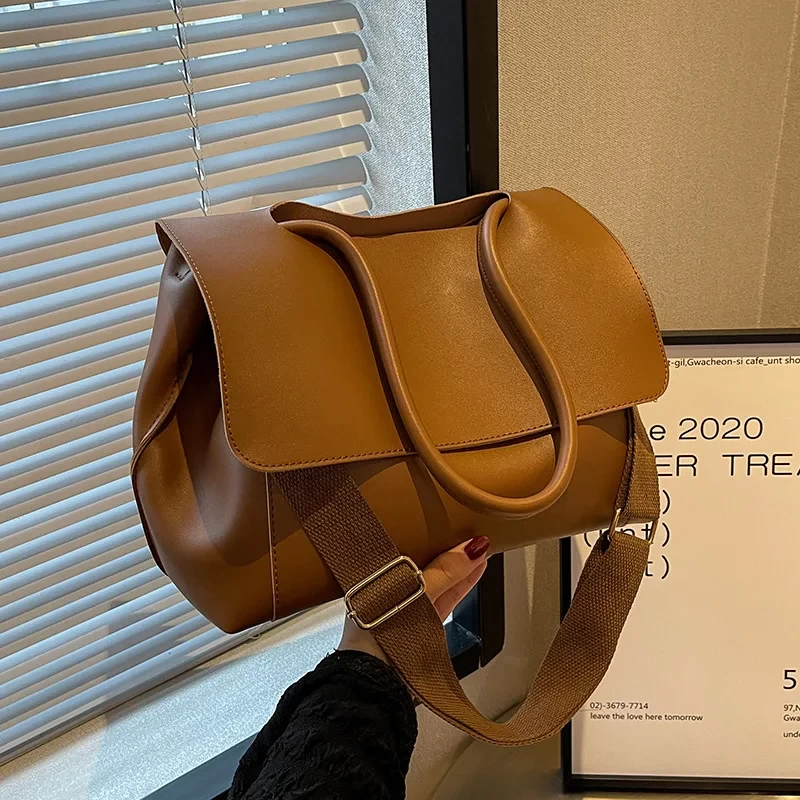 A2534 2023 Hot Men and Women Leather Medium Large Handbag Shoulder Bags Large Capacity Ladies Single Shoulder Bag Crossbody Bag